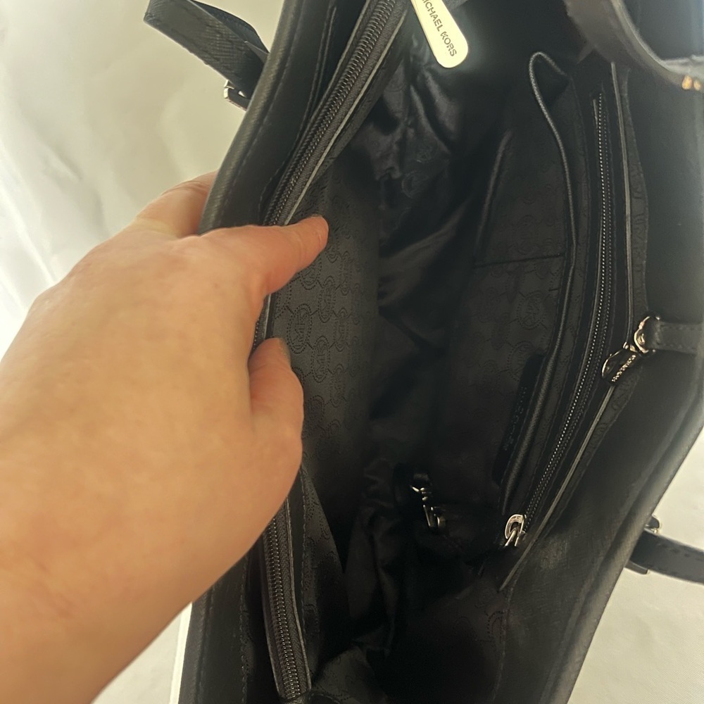 NWT Jet Set Travel Multifunction Saffiano Leather Tote, Black - Picture 11 of 12